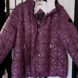 Steve Madden -Puffer coat -NEW -Size M beautiful Plum color, fluffy white inside